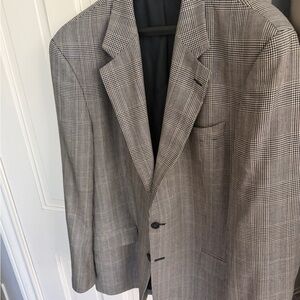 Elegant Men's Checkered Blazer